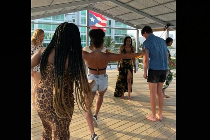 Su primera clase de salsa en San Juan: qué esperar si no sabe bailar