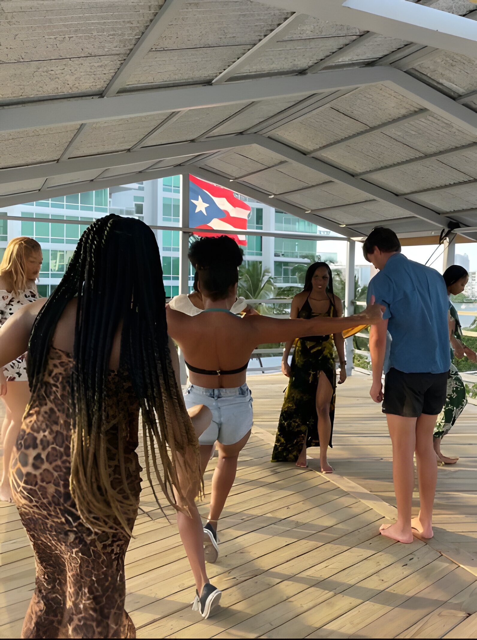 Salsa sur le rooftop au coucher du soleil